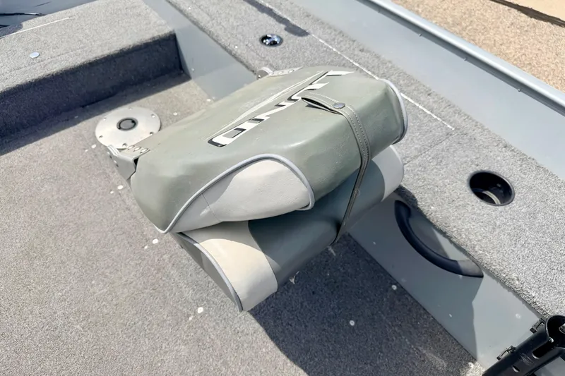 Slide: The Image of Gray seat cushion on 2003 Lund 1675 Adventure SS boat deck. - 50