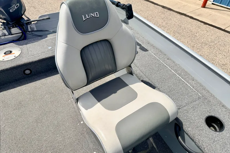 Slide: The Image of 2003 Lund 1675 Adventure SS boat seat with Yamaha 60 engine in background. - 51