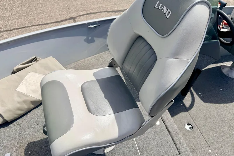 Slide: The Image of Gray seat on 2003 Lund 1675 Adventure SS boat, featuring logo and carpeted floor. - 53