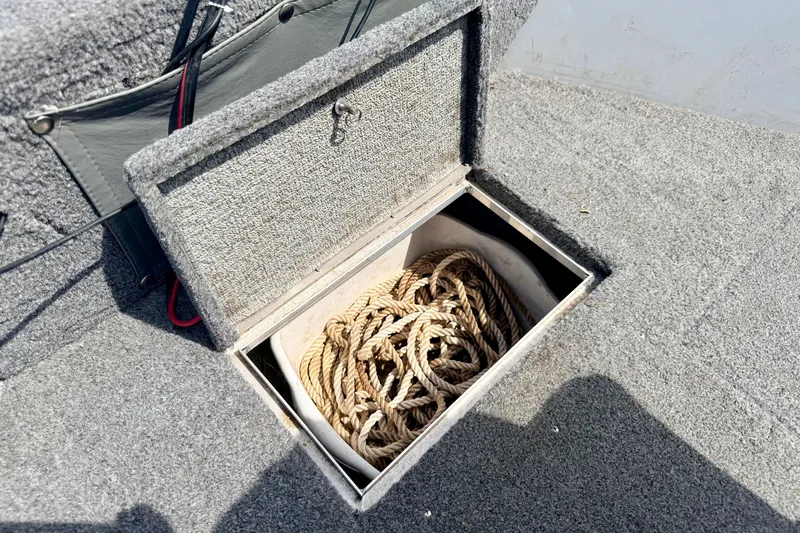 Slide: The Image of Open storage compartment with rope on a 2003 Lund 1675 Adventure SS boat. - 61