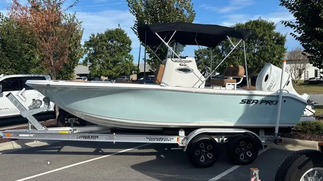 The Image of Sea Pro 202 CENTER CONSOLE W/150HP 2025 - 1