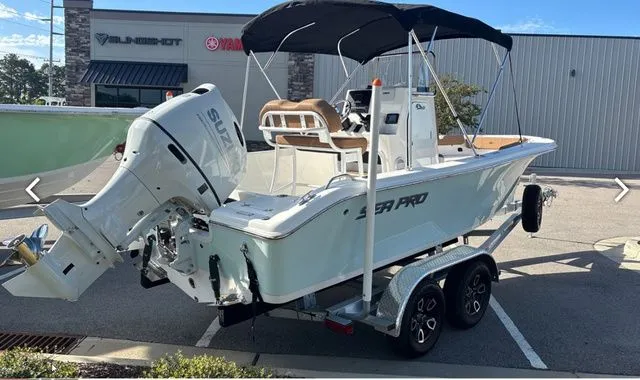Slide: The Image of Sea Pro 202 CENTER CONSOLE W/150HP 2025 - 8