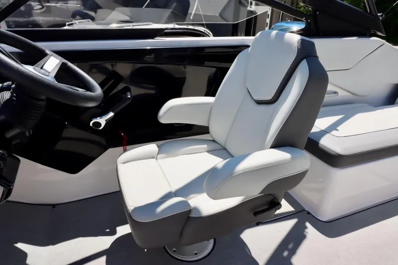 Slide: The Image of Captain's seat in 2023 Yamaha Boats AR250, featuring sleek design and comfortable upholstery. - 10