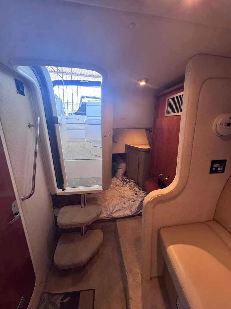 Slide: The Image of Interior of 2006 Rinker Fiesta Vee 300 yacht. - 21