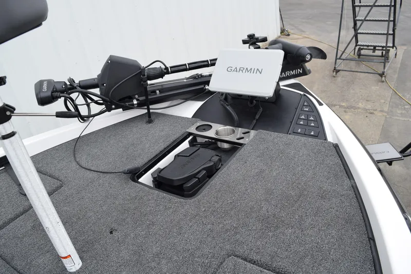 Slide: The Image of Cayams CX 20 PRo 2027 boat deck with Garmin navigation system and trolling motor. - 11