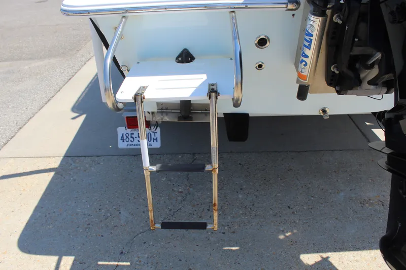 Slide: The Image of Rear view of 2023 Intruder 23 with swim ladder. - 10
