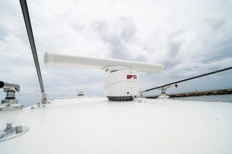Slide: The Image of Radar equipment on 2018 SeaVee 390Z boat under cloudy sky. - 47