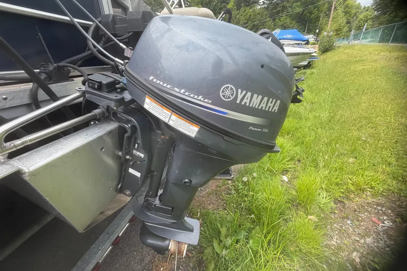Slide: The Image of Yamaha four-stroke outboard motor on 2014 Sylvan Mirage Cruise 818 CR boat. - 12