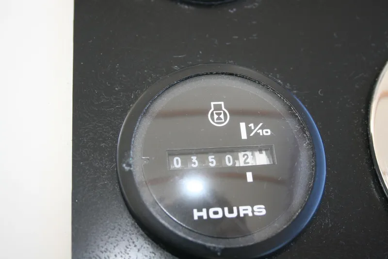 Slide: The Image of Hour meter reading 350.2 on a 2002 Sea Sport Explorer 2400 boat. - 4