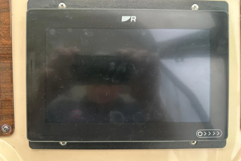 Slide: The Image of Dashboard screen on a 2005 Chaparral Signature 350 boat. - 32