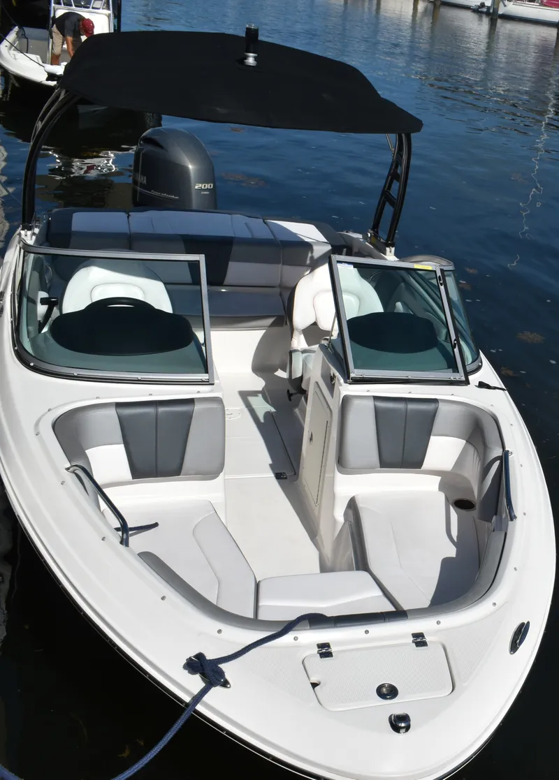 Slide: The Image of 2021 Chaparral 21 SSi boat on calm water. - 11