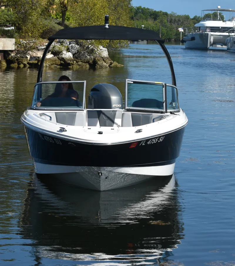 Slide: The Image of 2021 Chaparral 21 SSi boat on calm water. - 6