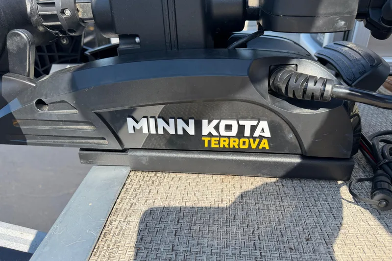 Slide: The Image of Minn Kota Terrova motor on 2018 Bennington 21 SF boat deck. - 20