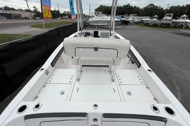 Slide: The Image of 2018 Yamaha Boats 190 FSH interior view at a boat dealership. - 16