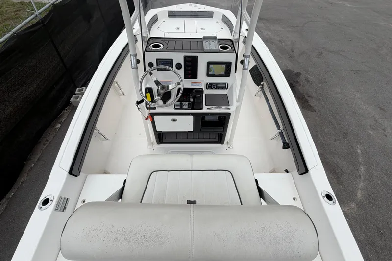 Slide: The Image of 2018 Yamaha Boats 190 FSH interior with steering console and seating. - 22