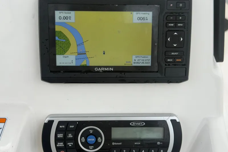 Slide: The Image of Garmin GPS and Jensen audio system on 2018 Yamaha Boats 190 FSH dashboard. - 27