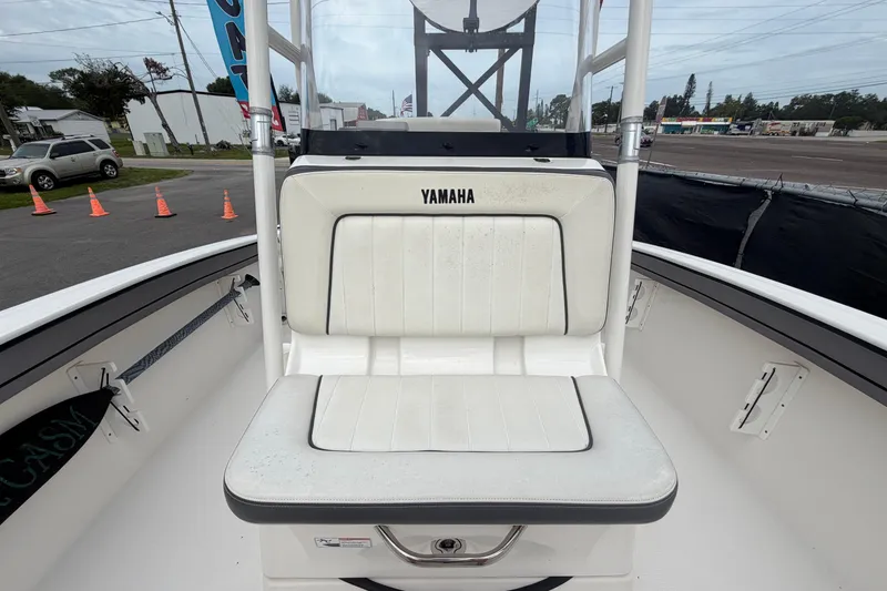 Slide: The Image of 2018 Yamaha Boats 190 FSH interior with white seating and console. - 43