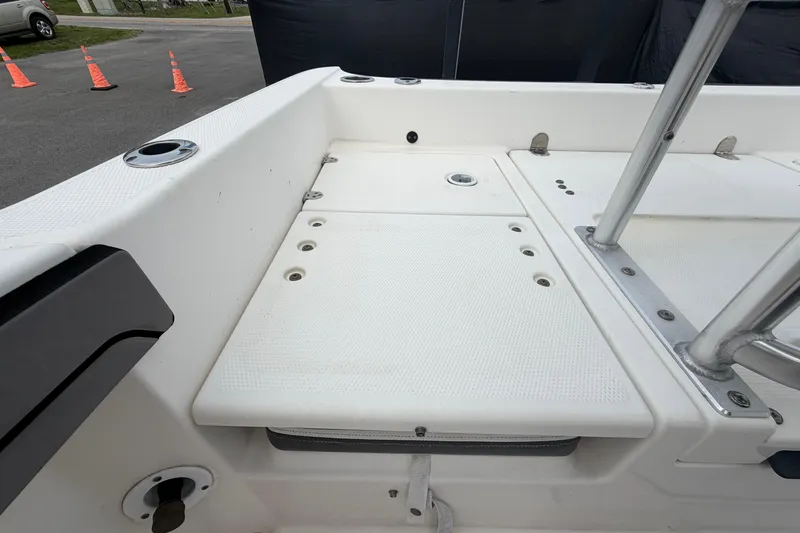Slide: The Image of 2018 Yamaha Boats 190 FSH deck area with rod holders and seating. - 48