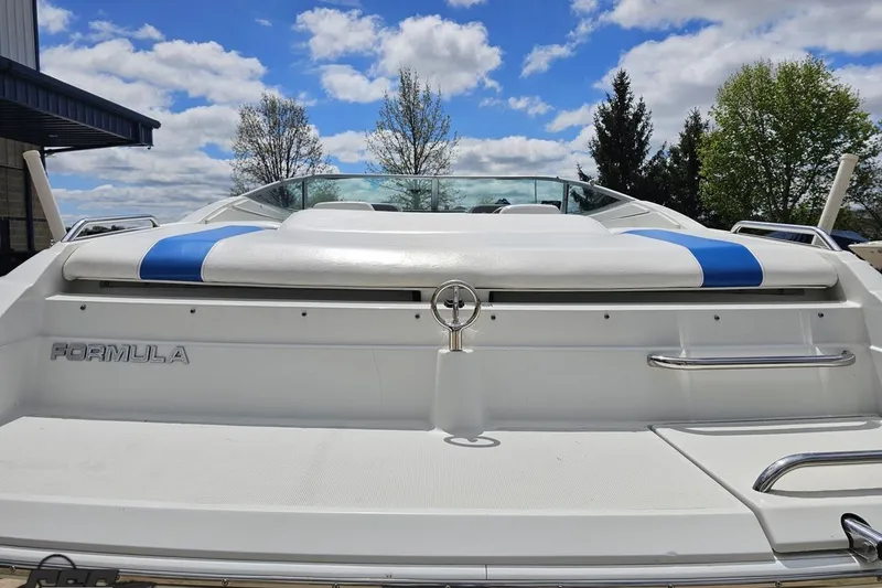 Slide: The Image of 1997 Formula 252 SS boat with blue and white seating, under a clear sky. - 28