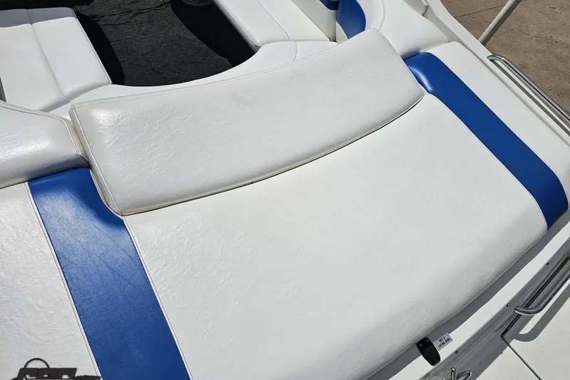 Slide: The Image of White and blue seating on a 1997 Formula 252 SS boat. - 35
