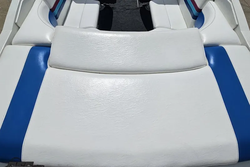Slide: The Image of White and blue seating on a 1997 Formula 252 SS boat. - 38
