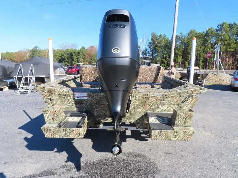 Slide: The Image of SeaArk Shadow 20T CC Suzuki 150 w/trailer 2026 - 4