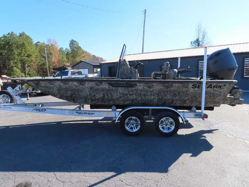 Slide: The Image of SeaArk Shadow 20T CC Suzuki 150 w/trailer 2026 - 6