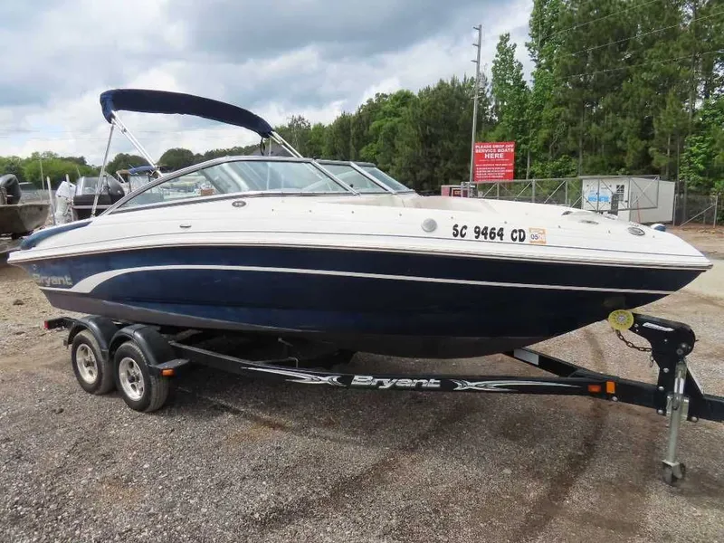 The Image of Bryant 210 Bowrider 4.3 MPI 2011 - 1