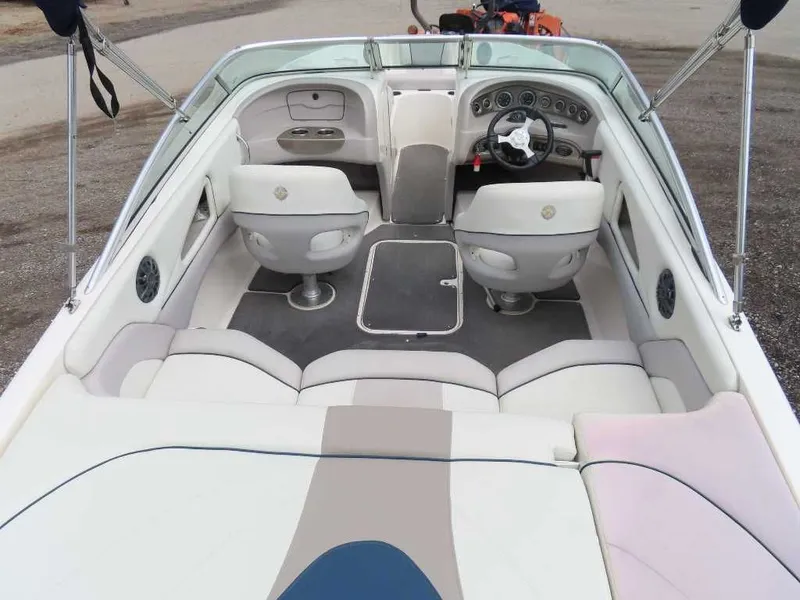 Slide: The Image of Bryant 210 Bowrider 4.3 MPI 2011 - 10