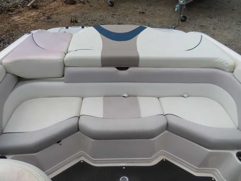 Slide: The Image of Bryant 210 Bowrider 4.3 MPI 2011 - 12