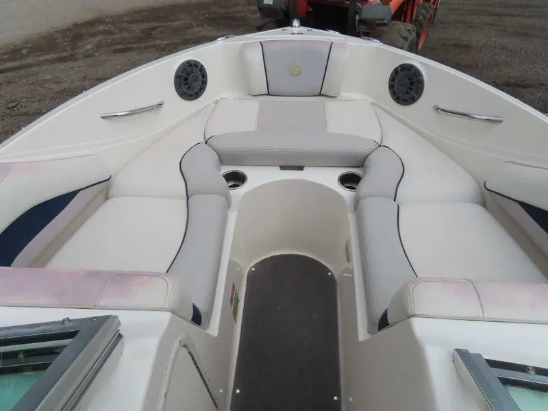 Slide: The Image of Bryant 210 Bowrider 4.3 MPI 2011 - 24