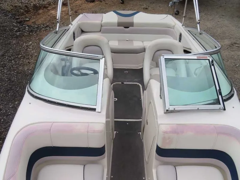 Slide: The Image of Bryant 210 Bowrider 4.3 MPI 2011 - 25