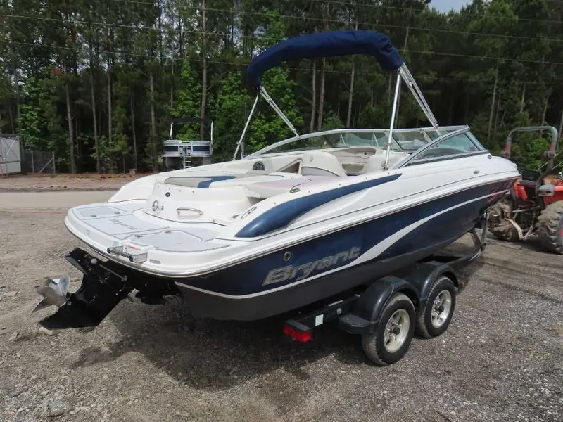 Slide: The Image of Bryant 210 Bowrider 4.3 MPI 2011 - 3