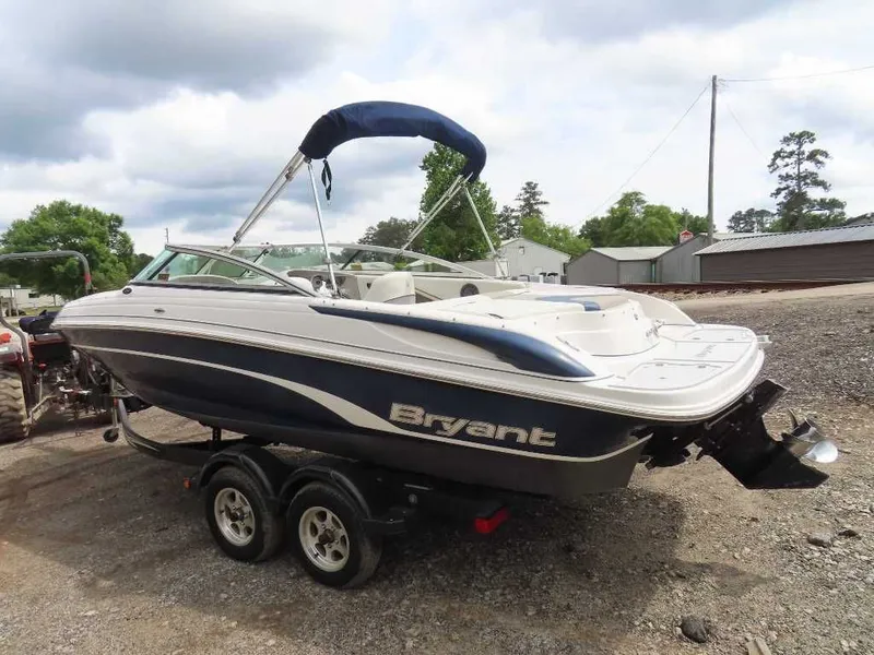 Slide: The Image of Bryant 210 Bowrider 4.3 MPI 2011 - 5