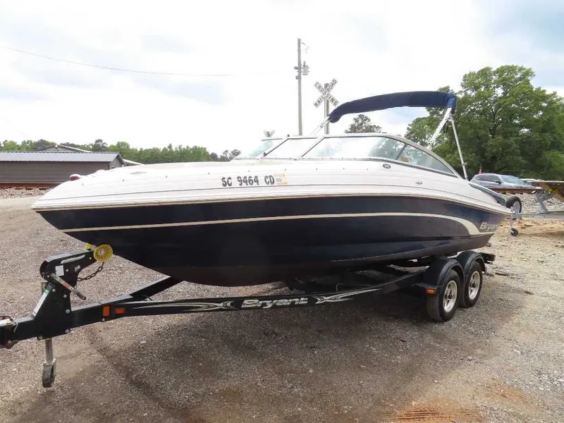 Slide: The Image of Bryant 210 Bowrider 4.3 MPI 2011 - 7