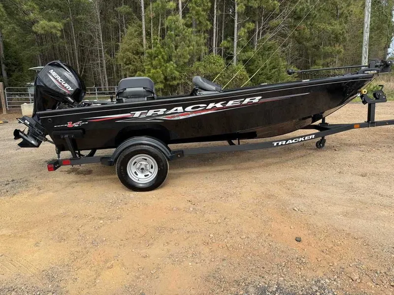 Slide: The Image of Tracker Super Guide V16 Tiller w/ Mercury 40 Trailer 2025 - 5