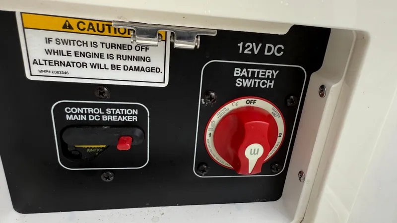 Slide: The Image of 12V DC battery switch in Sea Ray SDX250 boat, 2021 model. - 13