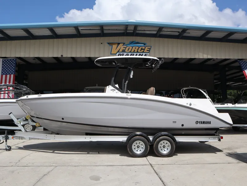 The Image of 2026 Yamaha Boats 255 FSH Sport H on trailer at VForce Marine. - 1