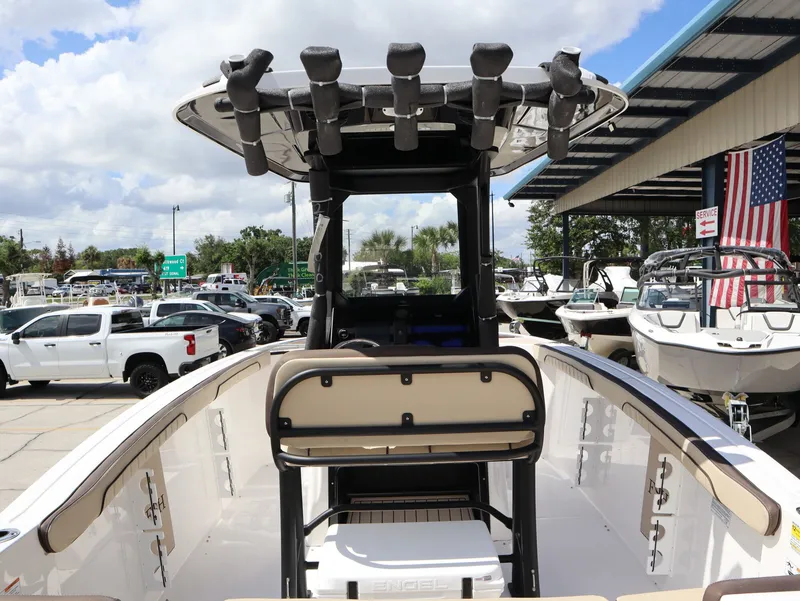 Slide: The Image of Yamaha Boats 2026 model 255 FSH Sport H displayed outdoors. - 10