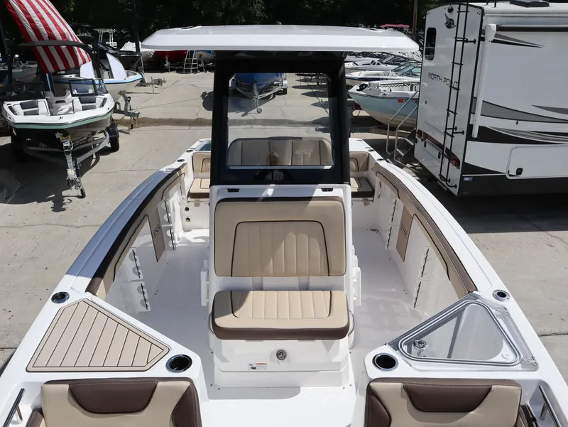 Slide: The Image of Yamaha Boats 255 FSH Sport H 2026 with spacious deck and seating. - 17