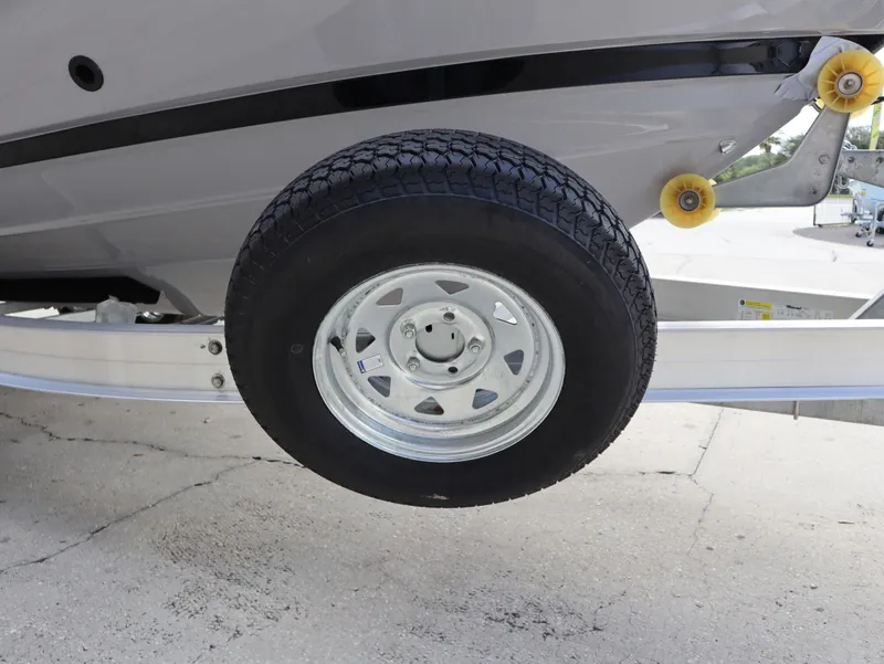 Slide: The Image of Close-up of boat trailer with tire, Yamaha 255 FSH Sport H 2026. - 22