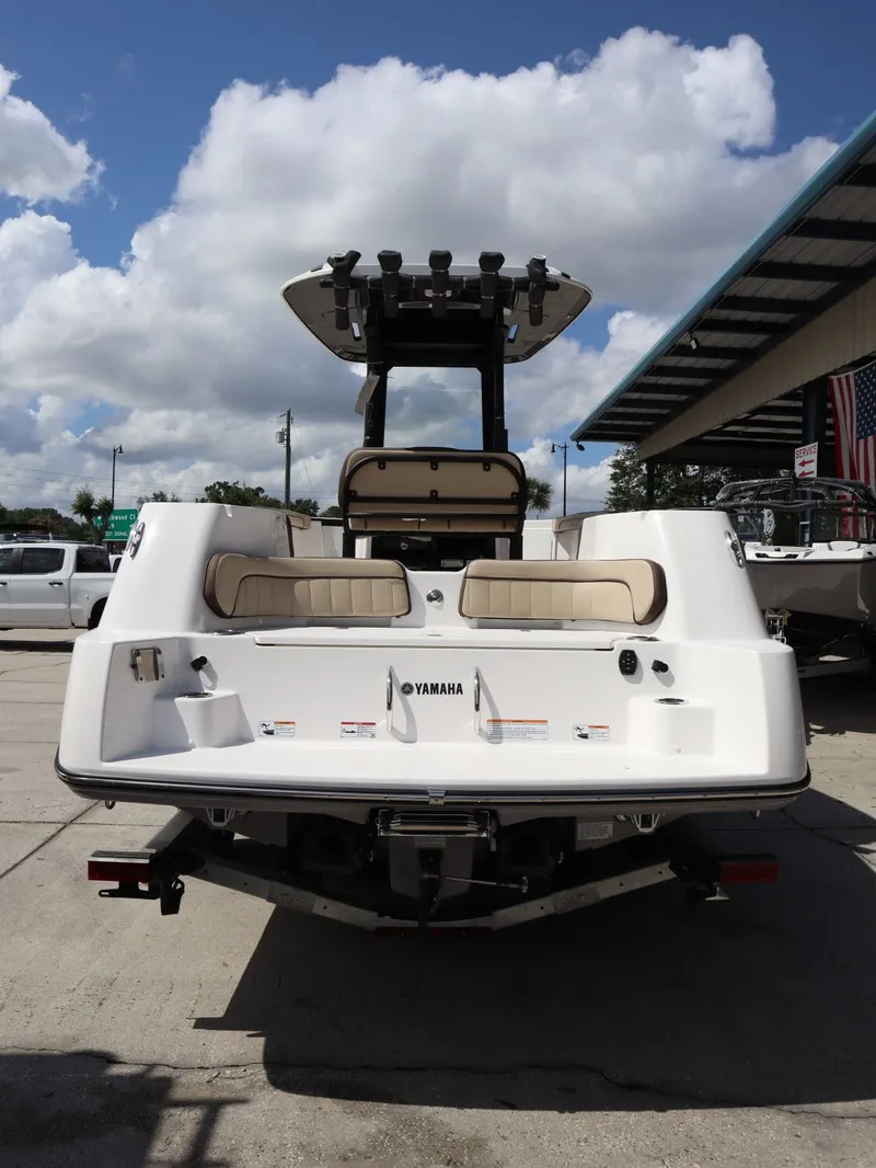 Slide: The Image of Rear view of 2026 Yamaha Boats 255 FSH Sport H under blue sky. - 7