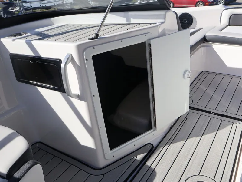 Slide: The Image of Yamaha 195S 2026 - 23