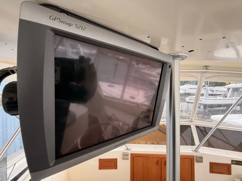 Slide: The Image of Garmin GPSmap 5212 on Viking DBL Cabin Yacht, 1987 model. - 21