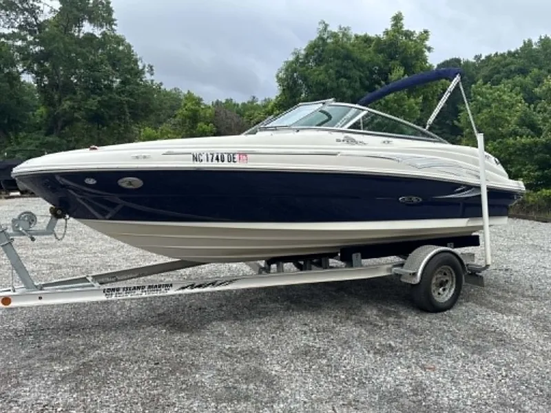 Slide: The Image of 2006 Sea Ray 200 SD boat on trailer outdoors. - 10