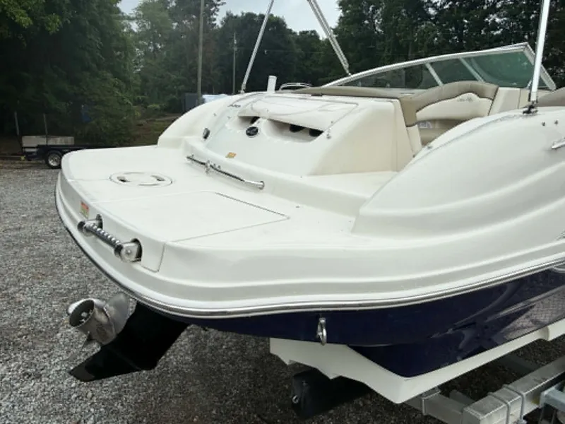 Slide: The Image of Rear view of a 2006 Sea Ray 200 SD boat on a trailer. - 19