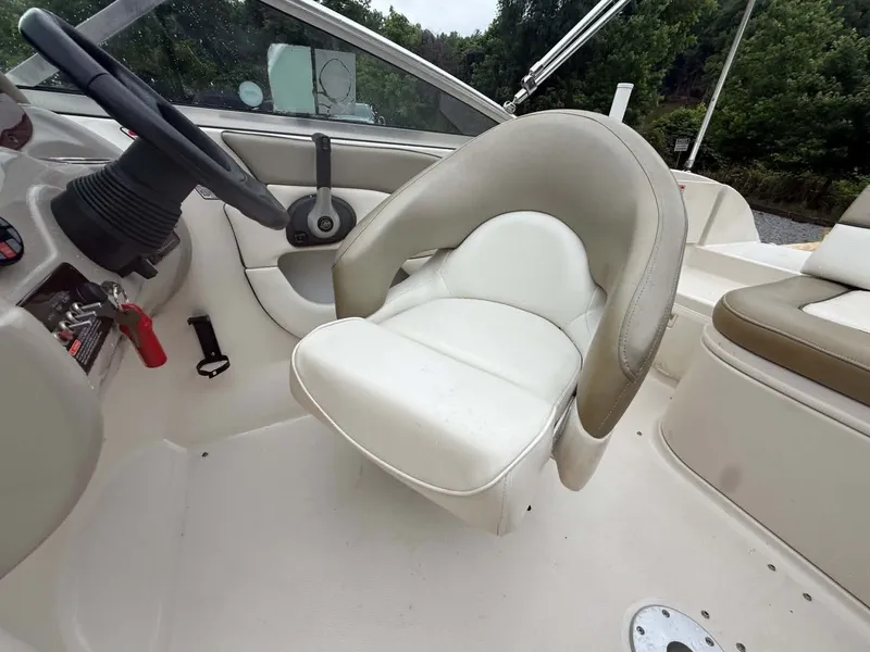 Slide: The Image of Interior of a 2006 Sea Ray 200 SD boat with steering and seat. - 25