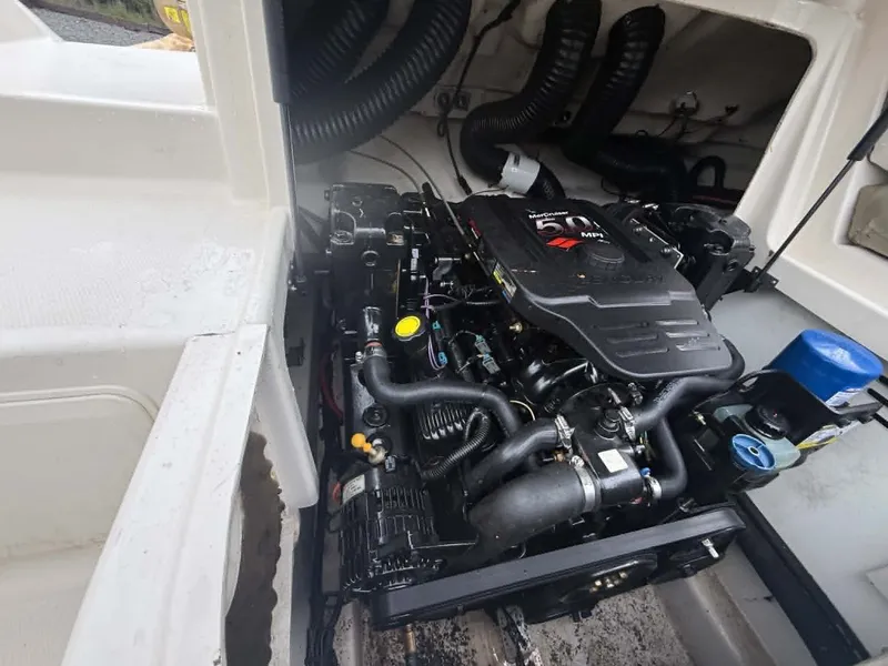 Slide: The Image of Engine compartment of a 2006 Sea Ray 200 SD boat. - 4