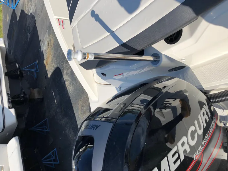Slide: The Image of 2017 Sea Ray 21 SPX boat with Mercury outboard motor. - 10