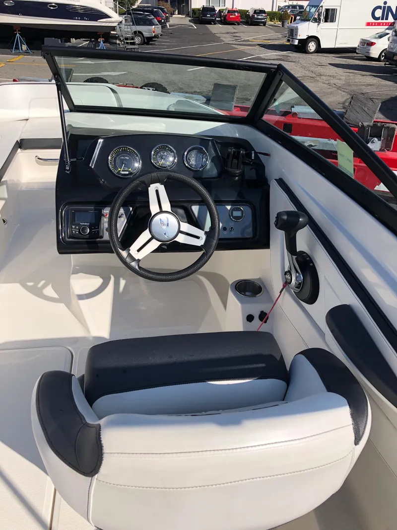 Slide: The Image of Interior of a 2017 Sea Ray 21 SPX boat with steering console. - 13